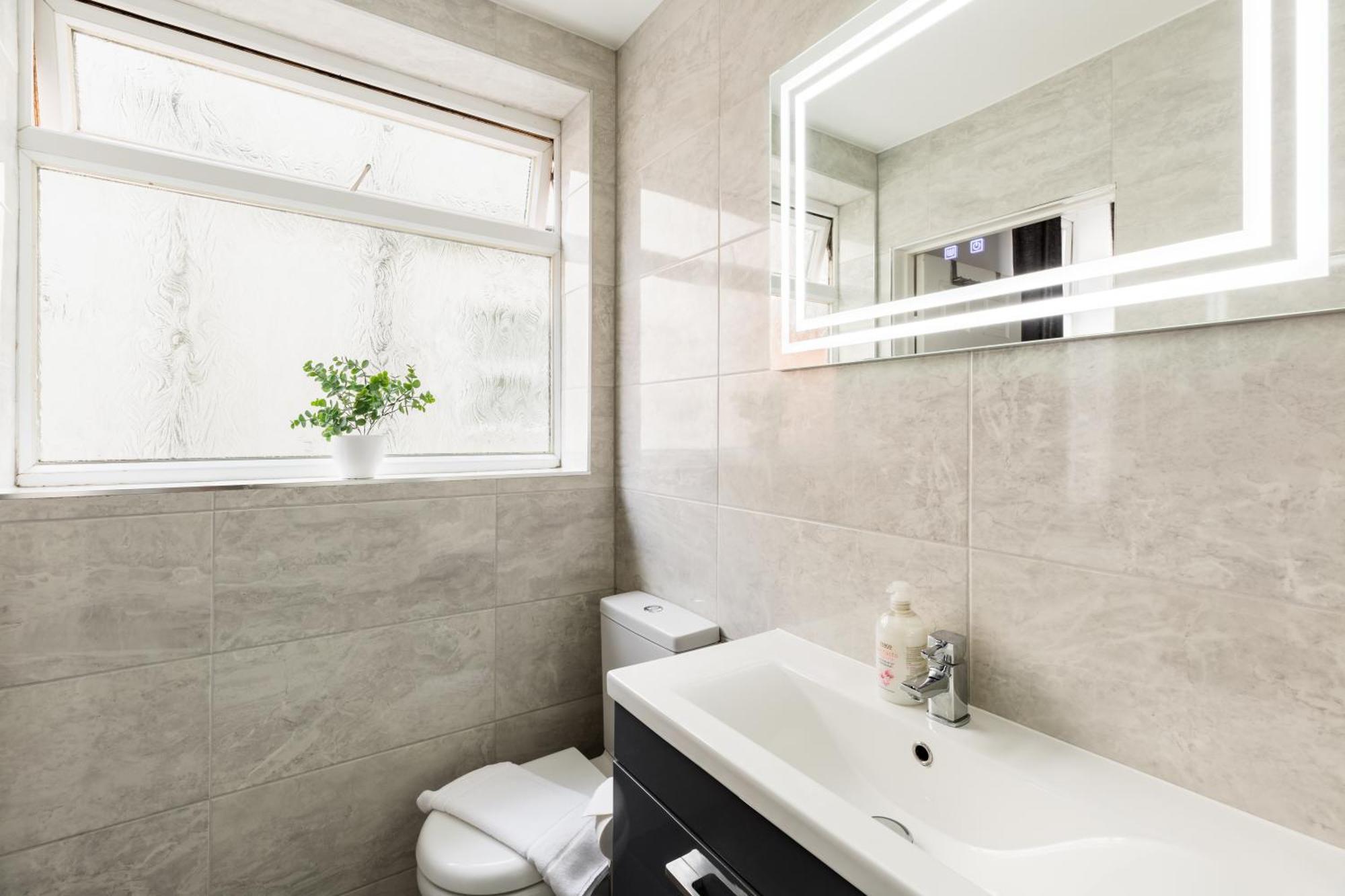 1-Bedroom Apartment In Leamington Spa With Free Parking Eksteriør bilde